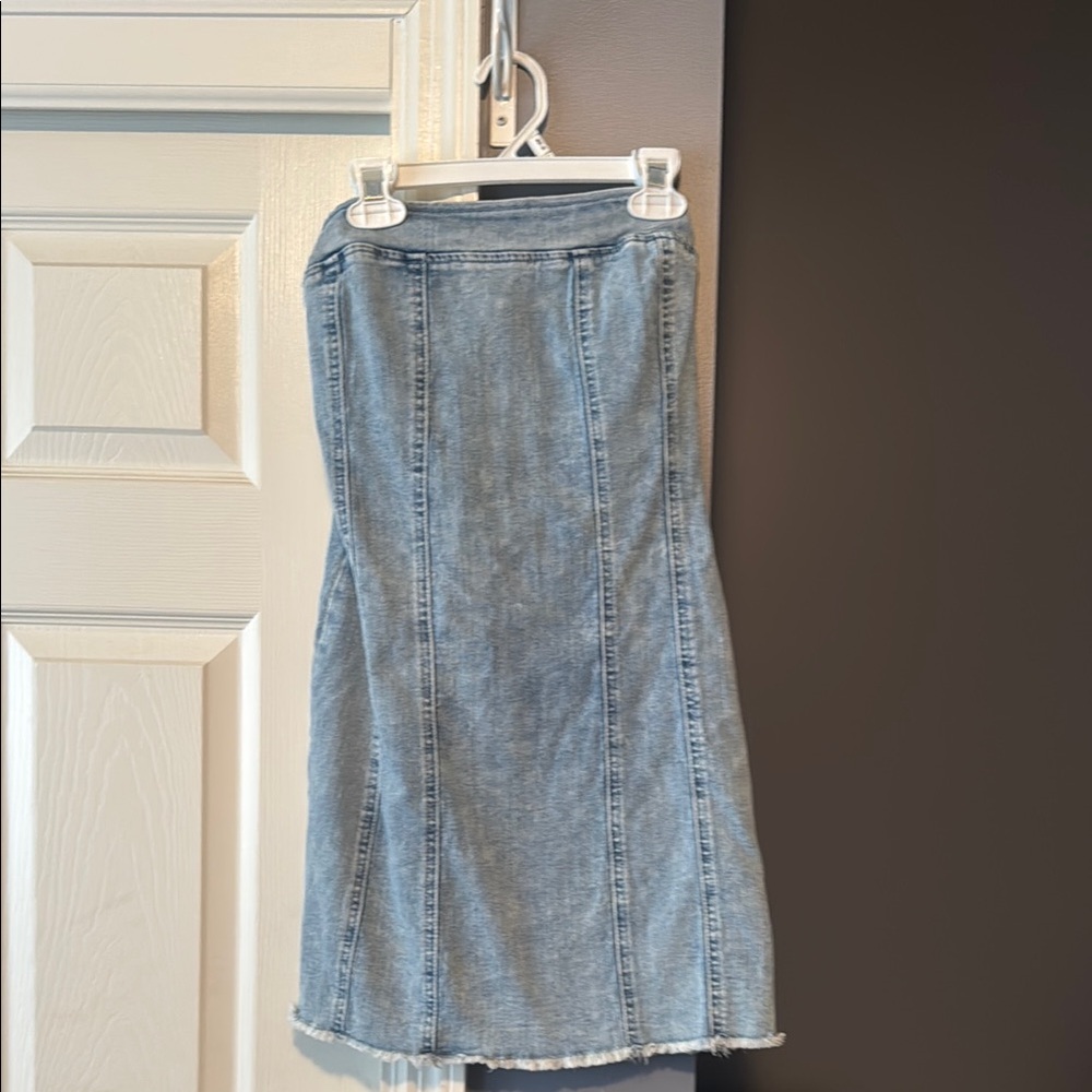 Women’s strapless jean dress